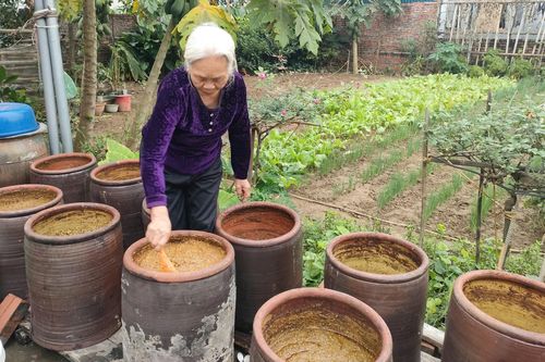 Giữ nghề làm tương