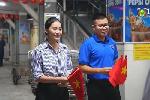Ga Hà Nội rộn ràng ngày Tết Độc lập