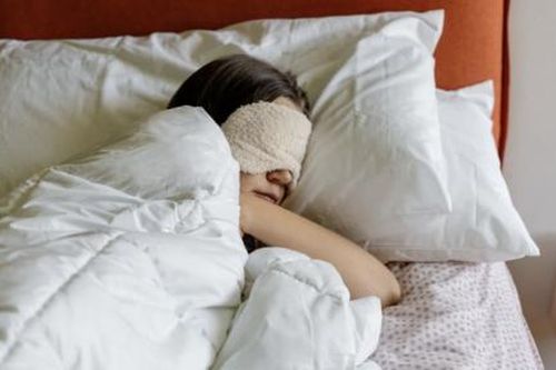 Ngủ bù vào cuối tuần có thể tốt cho sức khỏe tim mạch