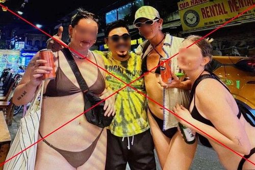 Hà Nội ngàn năm văn hiến, không thể để du khách mặc bikini tung tăng phố cổ