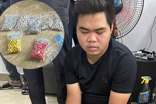 Chuẩn bị trốn ra nước ngoài, kẻ buôn ma túy bất ngờ 'quay xe' đầu thú