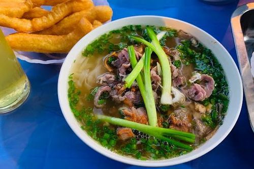 Những quán phở đêm nổi tiếng Hà Nội nghỉ lễ vẫn đông khách