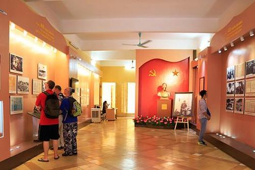 Thăm nơi Bác Hồ viết Tuyên ngôn độc lập