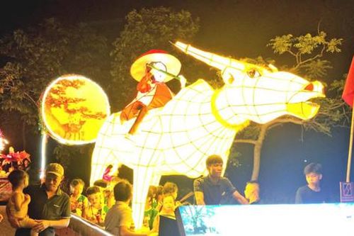 Hấp dẫn đêm hội Trung thu làng cổ Đường Lâm