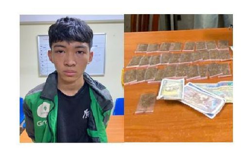 Đóng giả 'xe ôm' mang ma túy đi bán