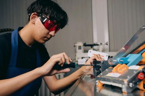Học cao đẳng, làm công nhân thay vì vào đại học