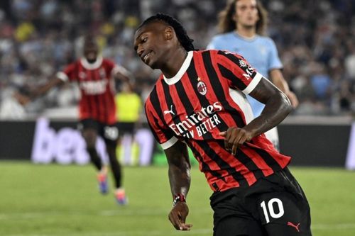 Leao nổi loạn tại AC Milan