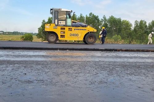 Hàng ngàn kỹ sư, công nhân thi công xuyên lễ tại dự án đường bộ cao tốc Bắc - Nam