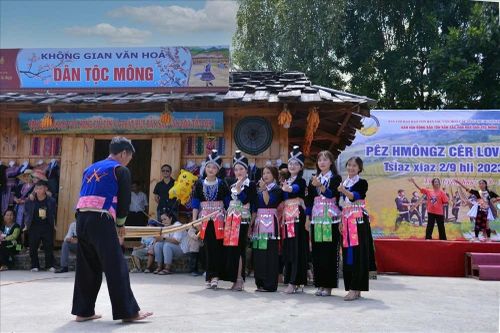 'Ăn tết' dịp 2-9 _ 'thương hiệu' vùng Tây Bắc
