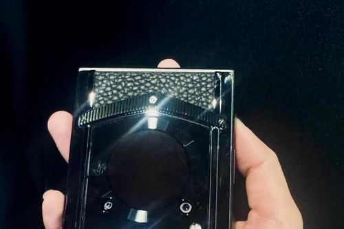 Vertu Việt Nam nói gì trước tình huống khách mua máy ở nước ngoài đòi trả vì 'đơ, lag'?