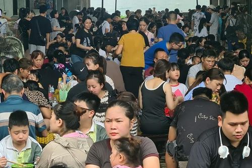 Hà Nội: Người dân nườm nượp đi chơi lễ Quốc khánh 2/9