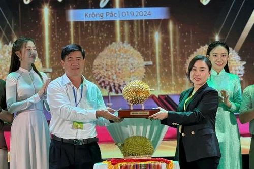 3 trái sầu riêng được đấu giá hơn 2,5 tỉ đồng