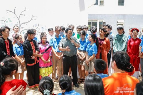Thủ tướng thăm ngôi trường 'Hy Vọng gieo hy vọng'