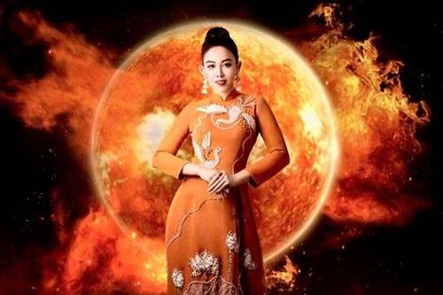 Đại sứ thương hiệu Hà Hồng Nhung: Tinh thần yêu nước và tỏa sáng vẻ đẹp quốc phục Việt