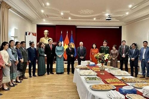 Đại sứ quán Lào tại Pháp chúc mừng Quốc khánh Việt Nam