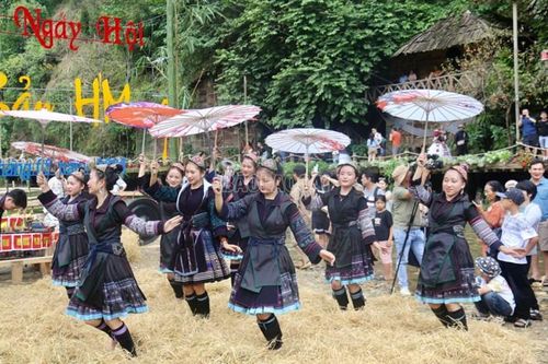 Lào Cai: Tưng bừng Ngày hội văn hóa bản Mông