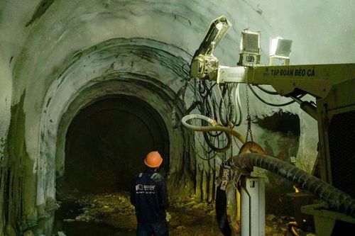 Triển khai đồng loạt 4 mũi thi công hầm đường sắt Khe Nét