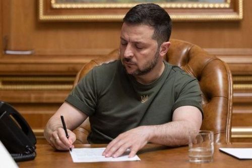 Tổng thống Ukraine Zelensky bất ngờ 'trảm tướng'