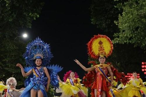 Tưng bừng vũ hội đường phố Đà Nẵng