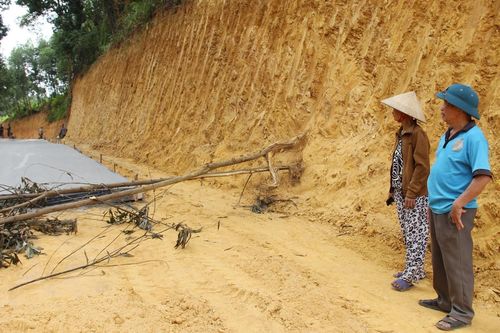 Hồ hởi góp tiền mở đường, có người hiến cả nghìn m2 đất