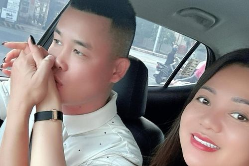 Hiệp Gà hạnh phúc bên tình mới, Chi Pu hào hứng khoe huy chương Bạc