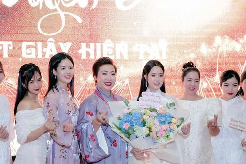 Hiền Anh hát nhạc Phật gây quỹ xây nhà tình nghĩa, trường học cho trẻ vùng cao