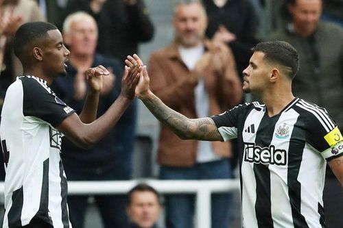 Newcastle xuất sắc đánh bại Tottenham