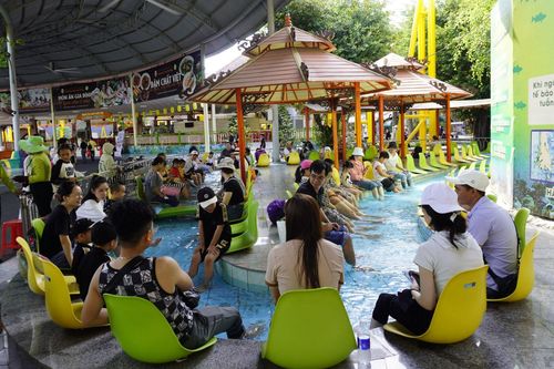 TP Hồ Chí Minh: Các khu vui chơi, giải trí đông khách trong ngày nghỉ lễ thứ 2