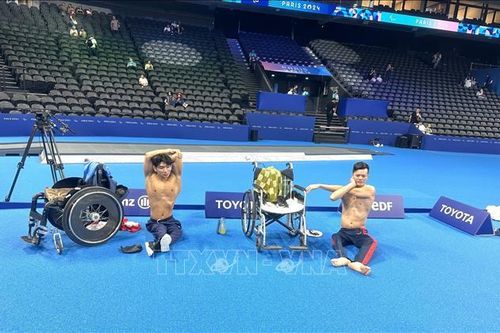 Paralympic 2024: Hai kình ngư Việt Nam xuất sắc vào chung kết 100m bơi ếch nam - SB5