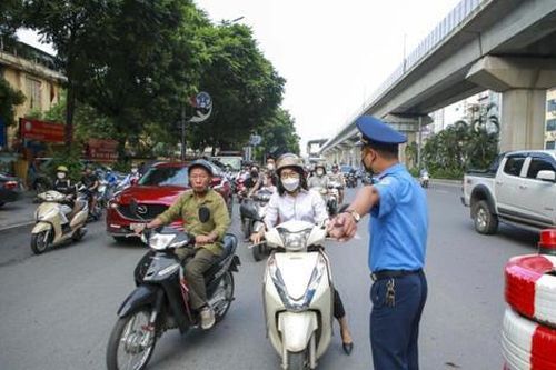 Phạt tiền xe máy chở 2 người từ năm 2025