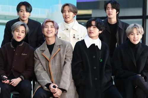 Thành viên BTS tiếp tục bị 'cấm sóng'