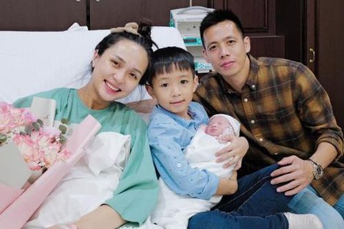 Sự thầm lặng của vợ Văn Quyết