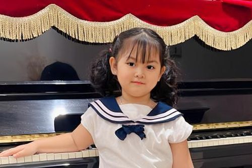 Nhan sắc như lai Tây của con gái cưng Lệ Quyên