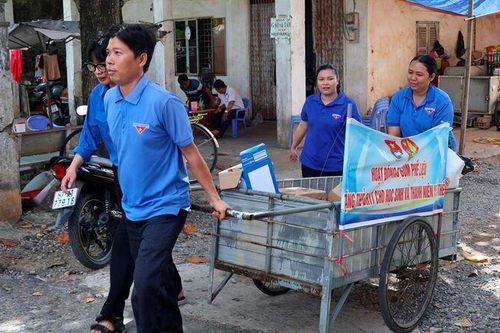 Gom phế liệu làm việc ý nghĩa