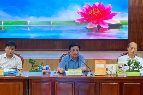 Bộ trưởng Bộ Nông nghiệp và Phát triển nông thôn Lê Minh Hoan làm việc tại huyện Tam Nông