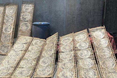 Hoài niệm làng nghề Nỗi niềm làng nghề bánh tráng nơi ngã ba sông