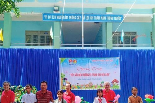Ia Pa huy động nguồn lực tiếp sức học sinh nghèo mùa tựu trường