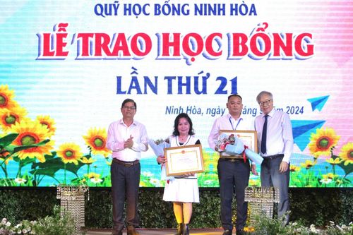 Quỹ Học bổng Ninh Hòa trao 601 suất học bổng cho học sinh, sinh viên
