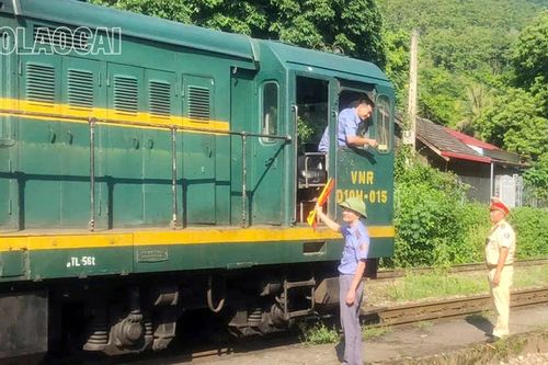 Kiểm tra nồng độ cồn lái tàu, nhân viên trực ban, gác ghi, gác chắn đường ngang