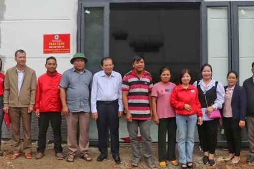 Đam Rông: Bàn giao nhà Chữ thập đỏ cho hộ cận nghèo dân tộc thiểu số