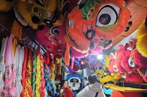 Nhộn nhịp sắc màu khu phố 'chợ đầu lân'