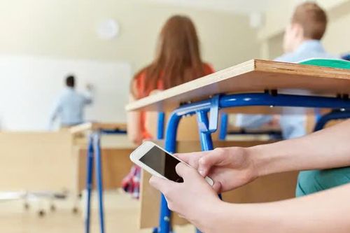 Nhiều bang của Mỹ cấm điện thoại thông minh trong trường học