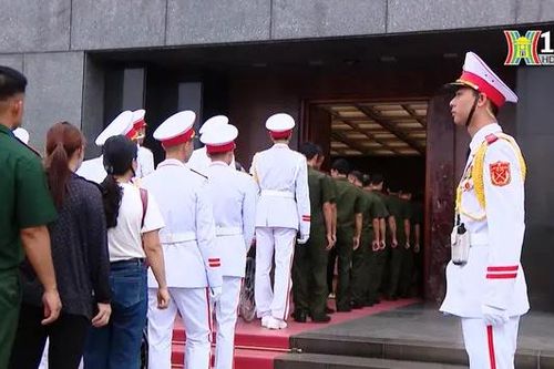 Hướng về Lăng Bác