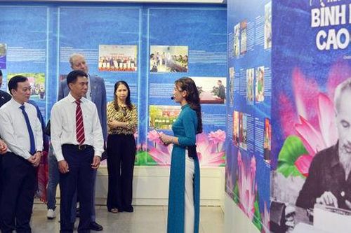 Lan tỏa giá trị sống tốt đẹp từ 'những tấm gương bình dị mà cao quý'