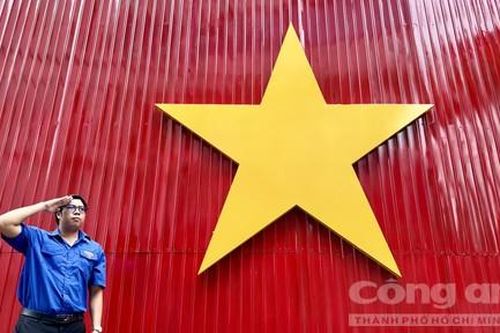 TPHCM: Ngập tràn sắc cờ Tổ quốc đón Tết Độc Lập
