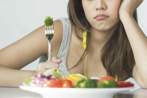 Ăn uống khắt khe để giữ dáng, người phụ nữ nhận kết quả 'đắng'