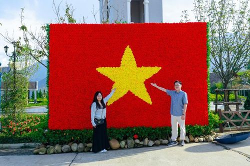 Du khách đổ về Fansipan, Sa Pa ngay ngày đầu nghỉ lễ
