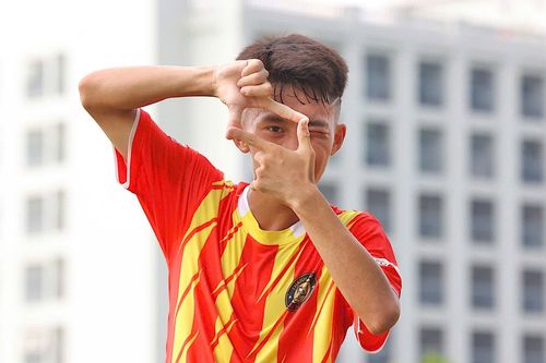Cầu thủ U15 Thanh Hóa ăn mừng giống sao Ngoại Hạng Anh
