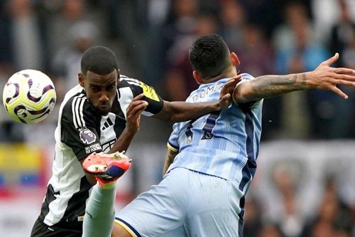 Tiền đạo tỏa sáng, Newcastle giành 3 điểm trước Tottenham