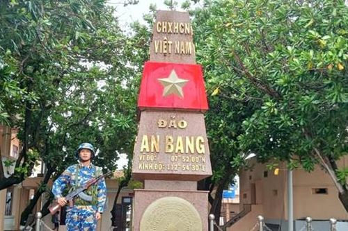 Chiến sĩ Trường Sa chắc tay súng bảo vệ chủ quyền biển đảo của Tổ quốc